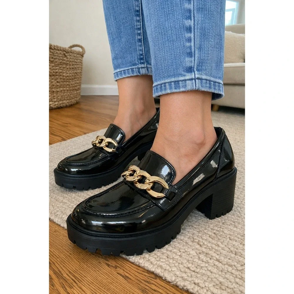 NWOT Guess Hillford W 10 Chunky Lug Sole Gold Chain Black Patent Leather Loafer